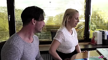 Profesora de alemán se folla a la joven con curvas Jana Schwarz durante la tutoría